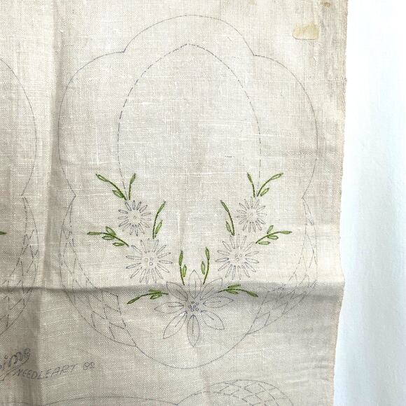Vintage Prime Needleart Co Stamped Linen Doilies To Embroider 18x18 - Picture 3 of 9